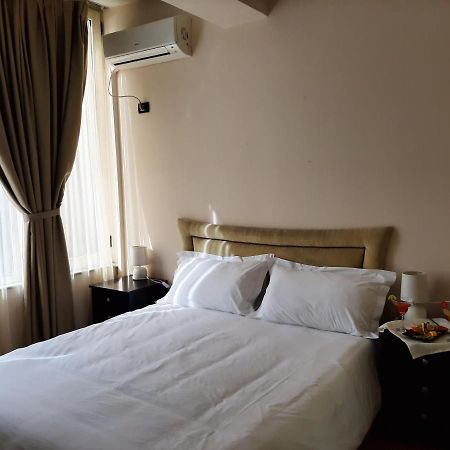 Royal Vila Hotel Тирана Экстерьер фото