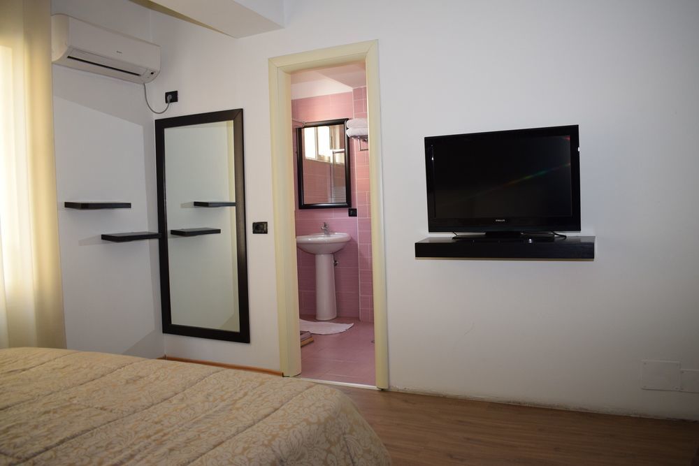 Royal Vila Hotel Тирана Экстерьер фото