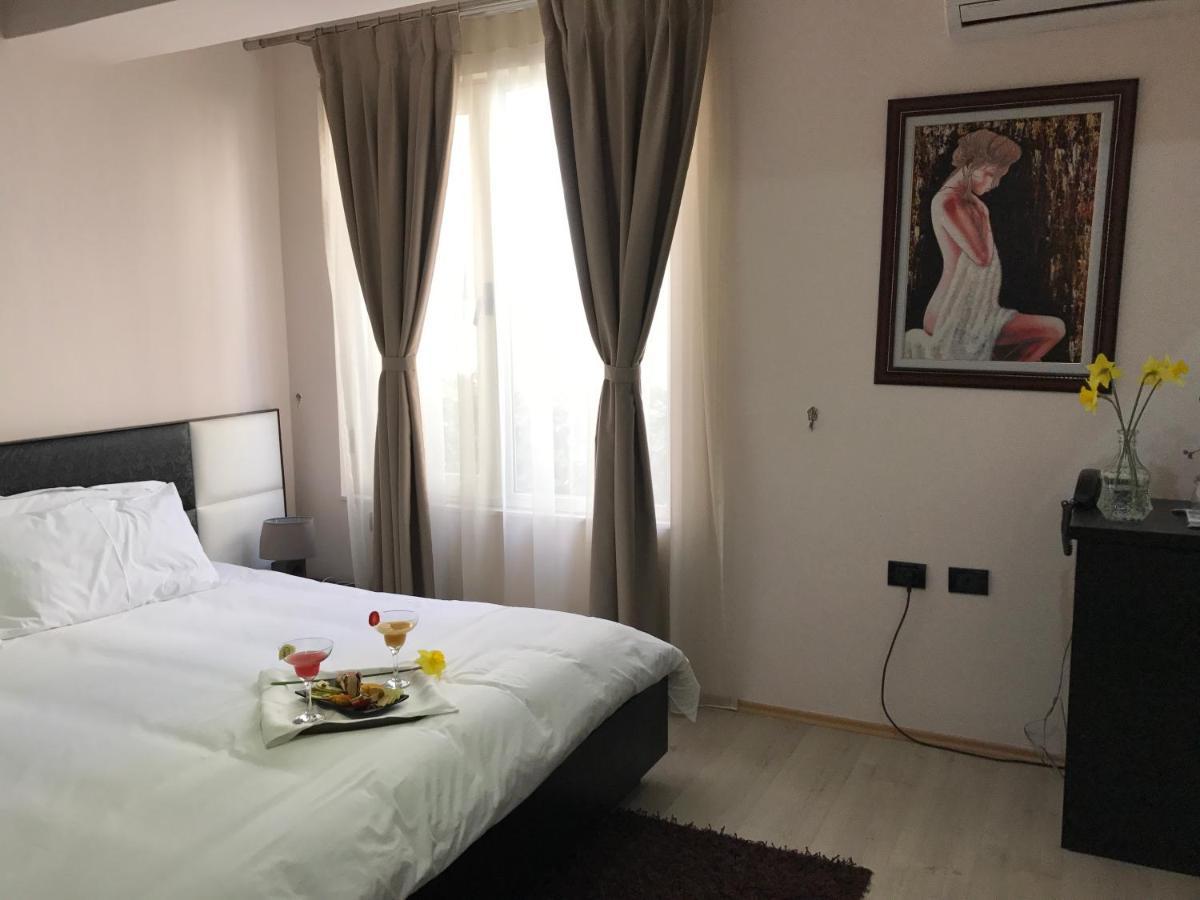 Royal Vila Hotel Тирана Экстерьер фото