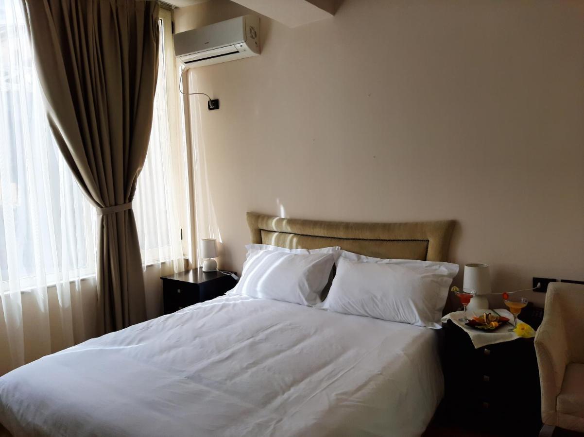 Royal Vila Hotel Тирана Экстерьер фото